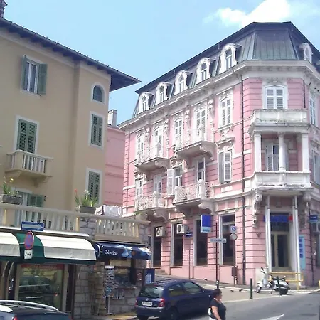 Secret Garden Опатия